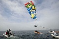 Himpun dana amal, pria Afsel terbang dengan balon helium