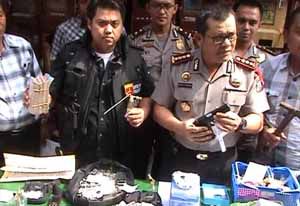 Dua anggota Brimob ditangkap dalam penggerebekan narkoba