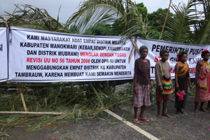 Akhirnya, blokade jalan Trans Papua Barat dibuka