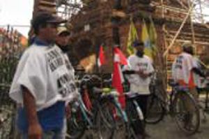 Temui SBY, 5 warga Syiah Sampang bersepeda ke Jakarta