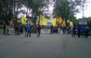 Demo BBM, ratusan Mahasiswa Malang blokir Jalan Ijen