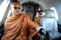 Naik jet pribadi, biksu Thailand ditegur