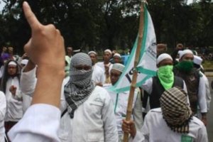 FPI Makassar bentrok dengan Polisi