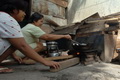 Gas mahal, warga Cianjur beralih ke kayu bakar
