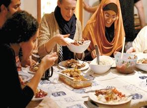 Ramadan di Kanada, perjodohan di sela-sela buka bersama