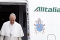 Paus Francis tak mau menghakimi imam gay