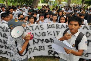 Siswa SMKN 5 Makassar demonstrasi turunkan kepala sekolah