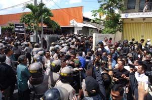 Kronologi kericuhan eksekusi swalayan di Bali