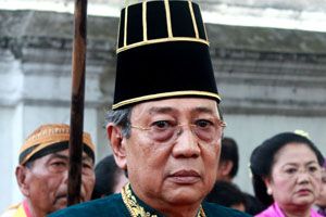 Paku Buwono XIII dipecat Lembaga Dewan Adat