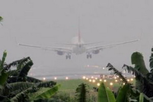 Bandara SSK Pekanbaru diselimuti kabut asap