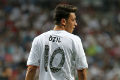 Mesut Ozil dijual, Madridista cemooh Perez