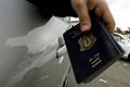 Warga Suriah antri berjam-jam untuk urus paspor
