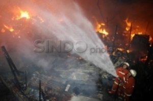 Kebakaran di Pasar Simpang Haru, 24 toko ludes, 1 petugas terbakar