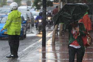 Pertengahan Oktober, hujan aktif guyur Makassar