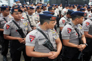 KPU Polman dijaga Brimob bersenjata lengkap & TNI