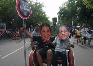 SBY & Anas muncul bergandengan tangan di Solo