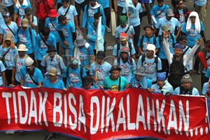 Ratusan buruh Makassar sweeping pabrik di KIMA