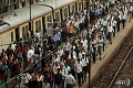 8 tewas ditabrak kereta ekspres India