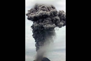 Lagi, Gunung Sinabung erupsi eksplosif hingga 8.000 meter