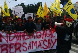 SBY & Boediono ke Bandung, mahasiswa blokir jalan protokol