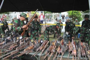 Didatangi TNI, warga serahkan 5 senjata rakitan