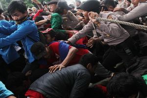 Demo antikorupsi di Makassar ricuh, 3 mahasiswa ditangkap