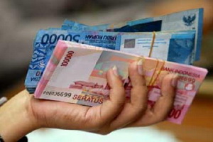 Rupiah dibuka kembali ke Rp12.000/USD