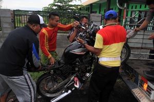 Pasutri tewas dihantam Bus Anggun Krida