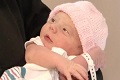 Lahir terpaut 8 menit, ultah bayi kembar di Kanada beda