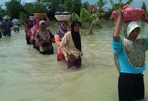 Kota Palu banjir, sekolah liburkan siswa