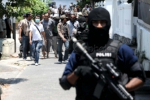 Densus 88 tangkap dua teroris di Surabaya