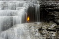 Ajaib, api abadi muncul di bawah air terjun di New York