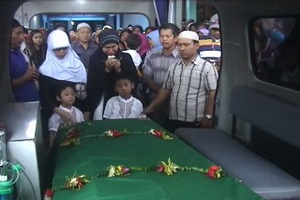 Pemakaman pilot PA31 diwarnai derai air mata