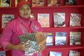 Perpustakaan mengantarkan Sanikem jadi usahawan Batik Lurik