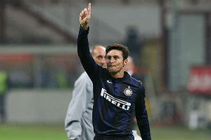 Javier Zanetti belum mau pergi dari Inter