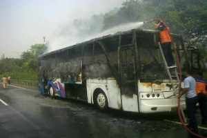 Bus terbakar, 9 tewas