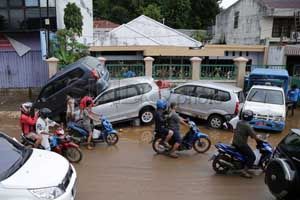 Pasca banjir bandang, banyak benda tajam di Manado
