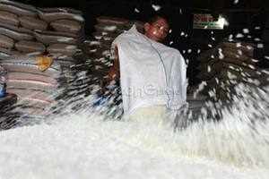 Kemendag curigai tiga importir beras Vietnam