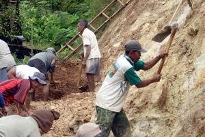 Talud longsor, puluhan warga Tampomas mengungsi