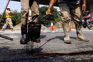 DPR: Tak segera perbaiki jalan rusak, PU bisa dipidana