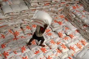 Jakarta banjir, pasokan beras terlambat