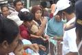 Ratusan warga Jombang berebut bantuan masker gratis
