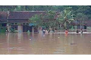 Waspadai banjir di wilayah barat Jawa Tengah