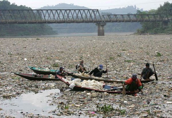 Aher: Butuh Rp1 T bersihkan Sungai Citarum