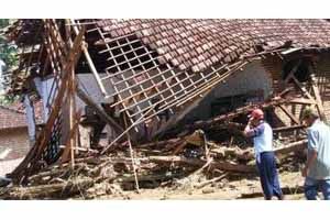Ratusan rumah di Bulukumba rusak diterjang puting beliung