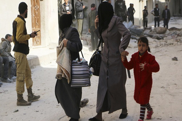 Militan radikal paksa wanita Suriah bercadar
