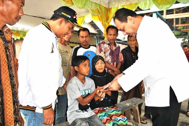 Syafril Nasution serahkan santunan pada ahli waris anggota Hanura