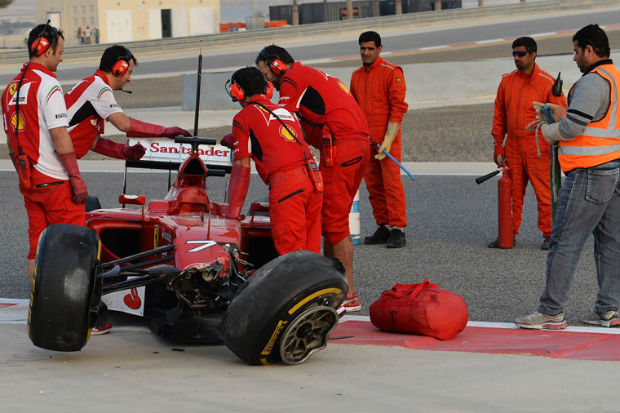 F14 rusak, Raikkonen akui hantam dinding