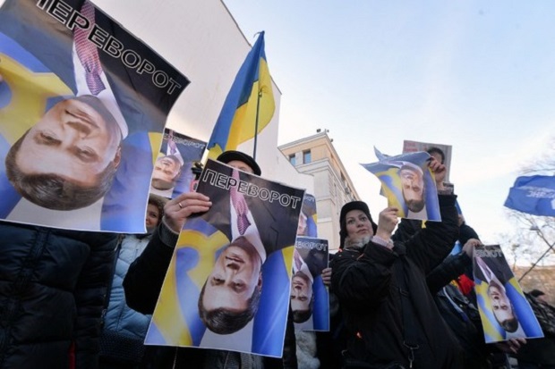 Usai digulingkan, Presiden Ukraina jadi buronan