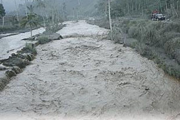 Diterjang lahar Kelud, tanggul Kali Soso amrol
